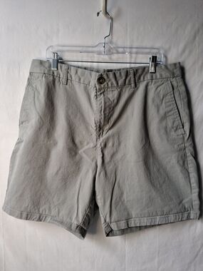 Old Navy Men's Flat-Front Shorts - Grey